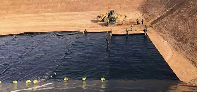 Beneficios del uso de geomembranas HDPE en depósitos de relaves mineros y áreas de desechos mineros